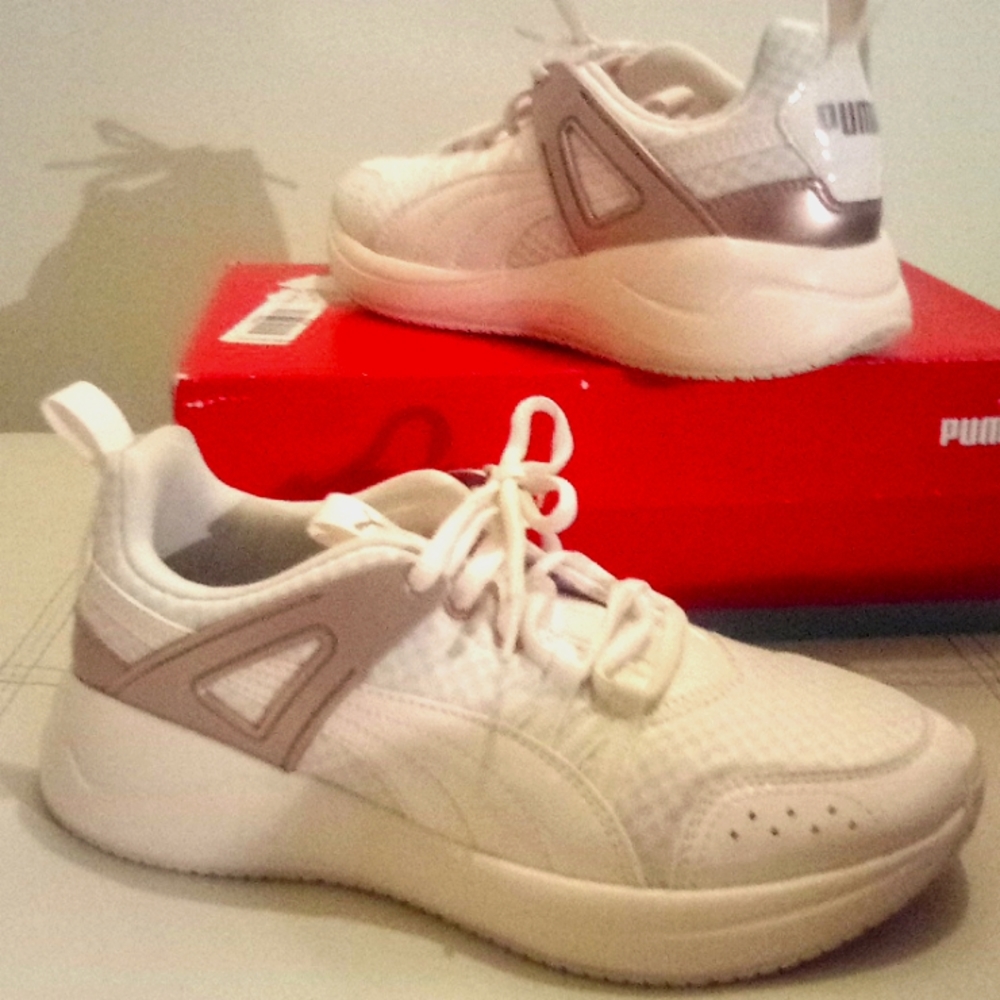 Women's pumas/size 7 soft foam+ nuage run cage Mattalic rose water Rose gold .